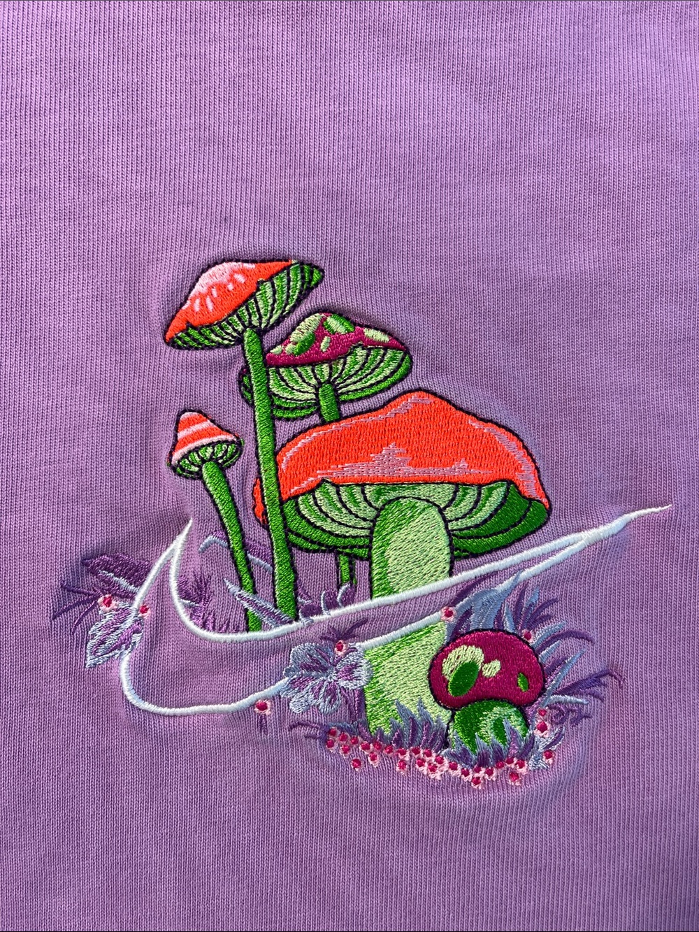 Nike Sportswear Max90 embroidered mushroom graphic t-shirt small